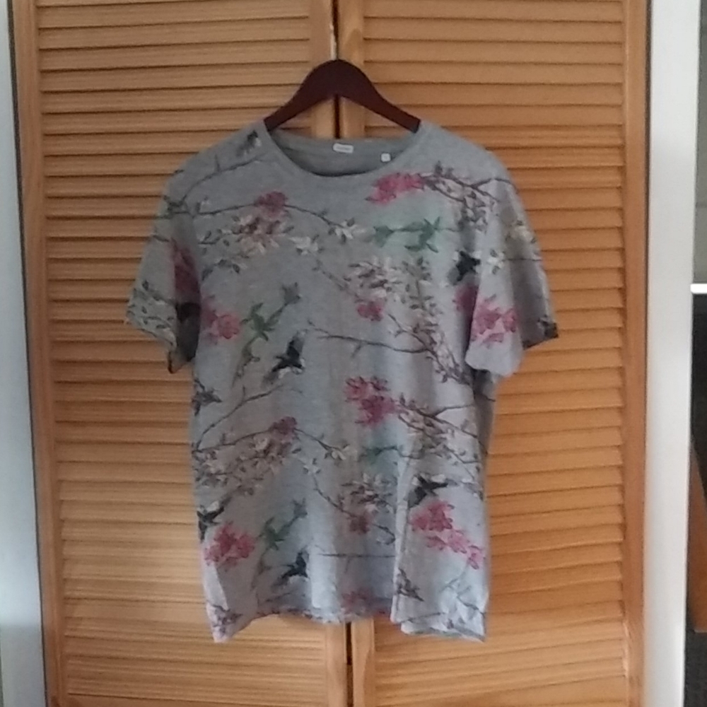 Floral print design t-shirt